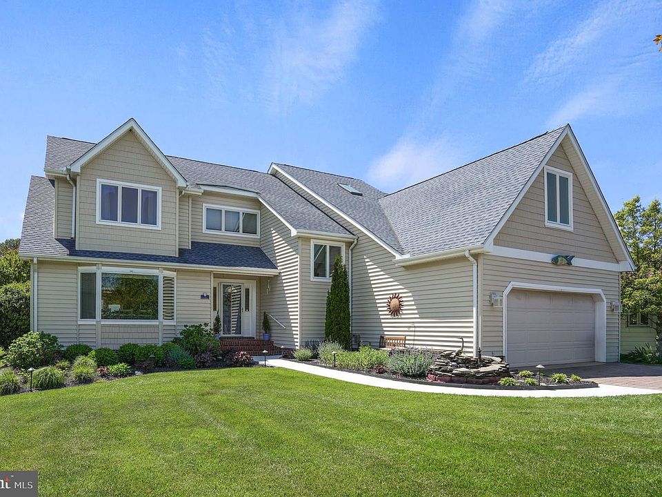 1st image of 6 Heron Isle Ct