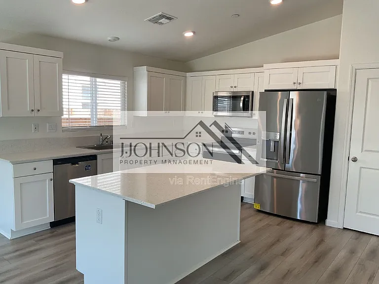 2456 Enantio St — Photo 3