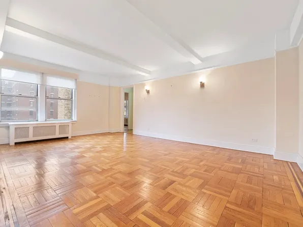 520 Amsterdam Avenue image 1 of 9