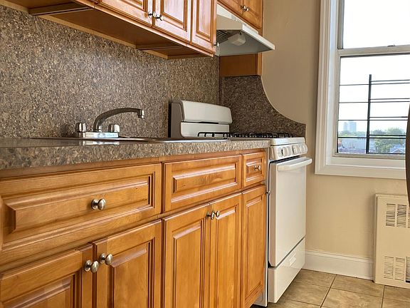 4th image of 1445 Shore Pkwy #2