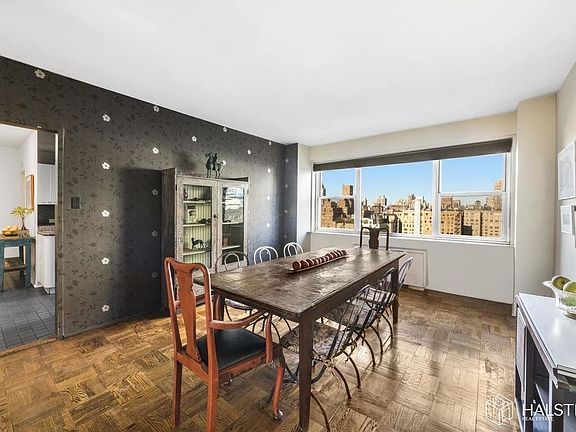 4th image of 931 Lexington Ave #17K