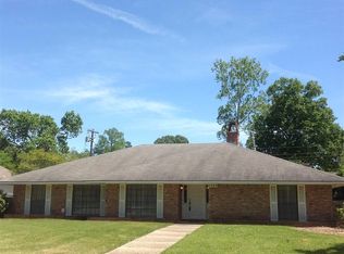 1963 Country Club Dr, Baton Rouge, LA 70808