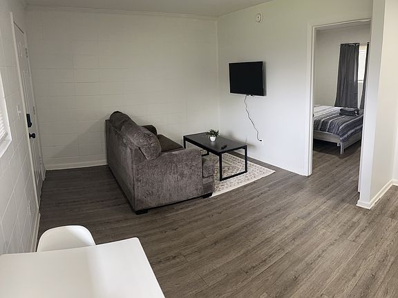 3rd image of 505 Shephard St #B-2