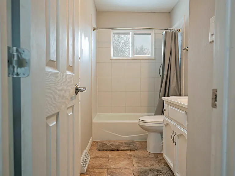 413 SE Lana Ct — Photo 17