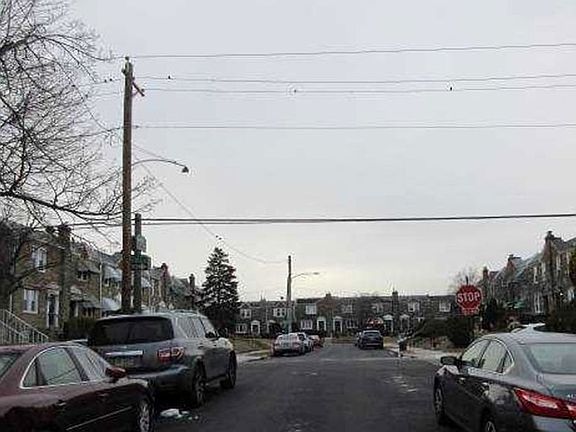 Exterior Neighborhood (street photo)