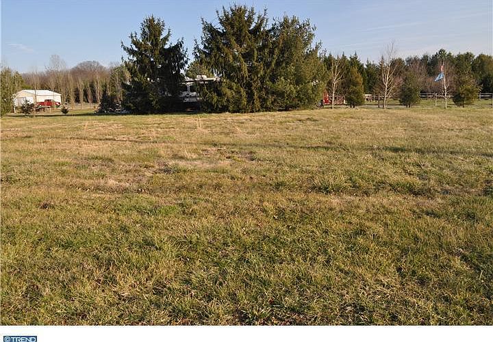 2nd image of 5865 Summit Bridge Rd