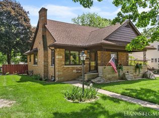 726 Grand Ave NE, Grand Rapids, MI