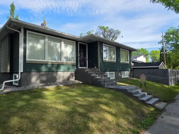 6704 93rd St NW, Edmonton, AB T6E 3B4