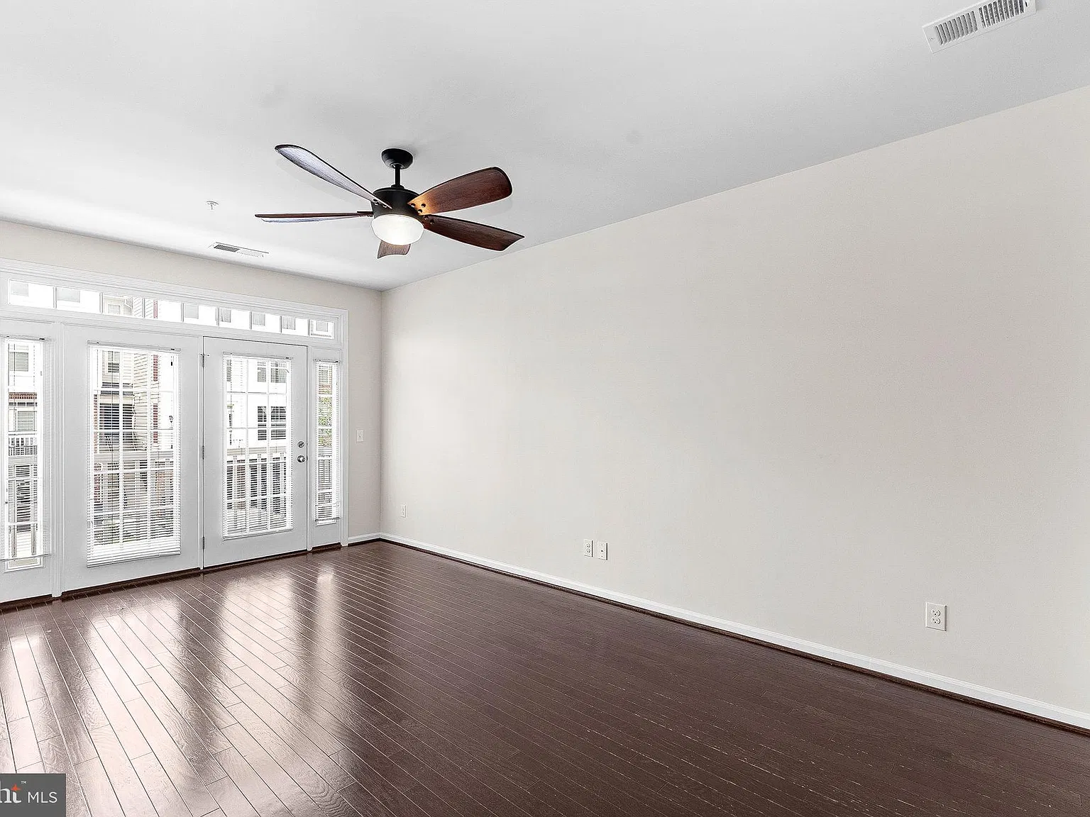 East Gate 3 Condominium — Photo 3