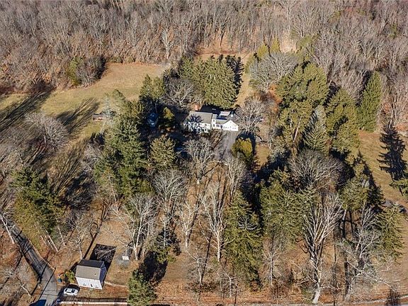 4th image of 555 Great Rd