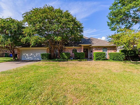 3rd image of 7805 Redwood Ct