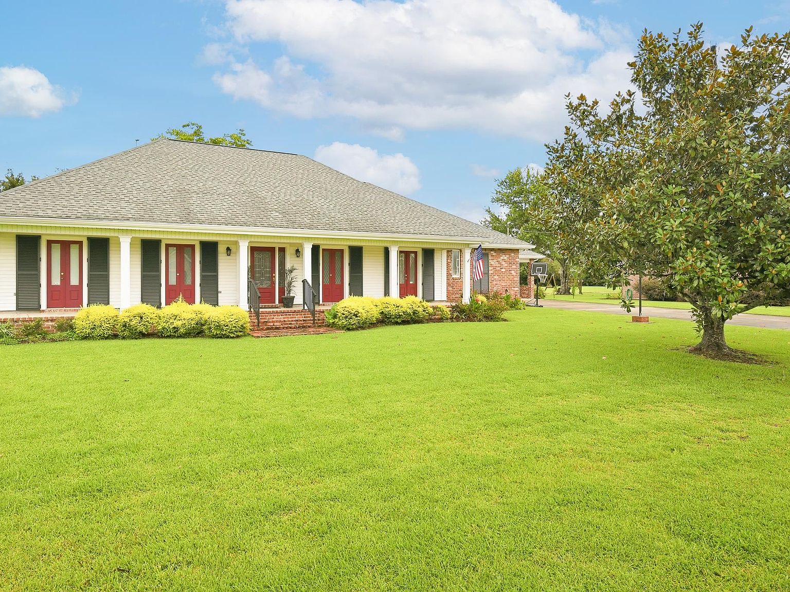 616 Parkside Dr