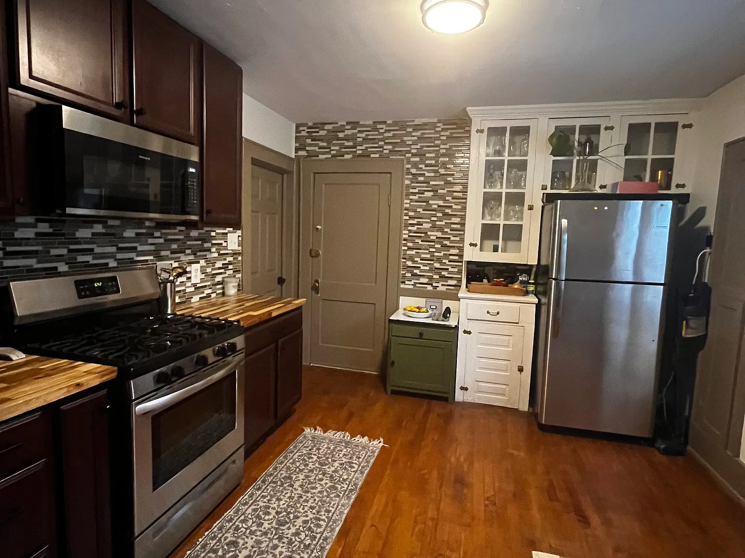 3 bed, 1200 sqft, $1,700 — Photo 2