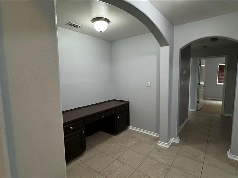 3405 Santa Monica — Photo 17