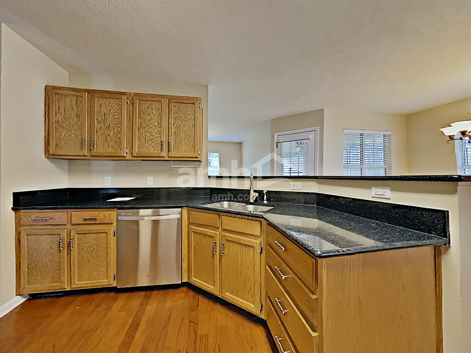 3 bed, 2.0 bath, 2297 sqft, $2,650 — Photo 4