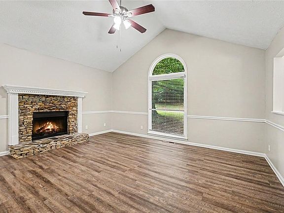 2nd image of 202 Garretts Dr
