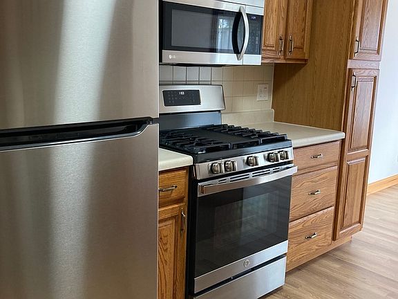 3rd image of 7060 Newport Dr APT 102