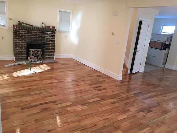 3rd image of 20949R 110th Ave