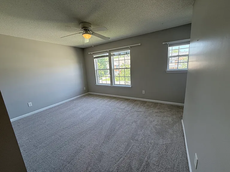 1026 Village Green Ln — Photo 34