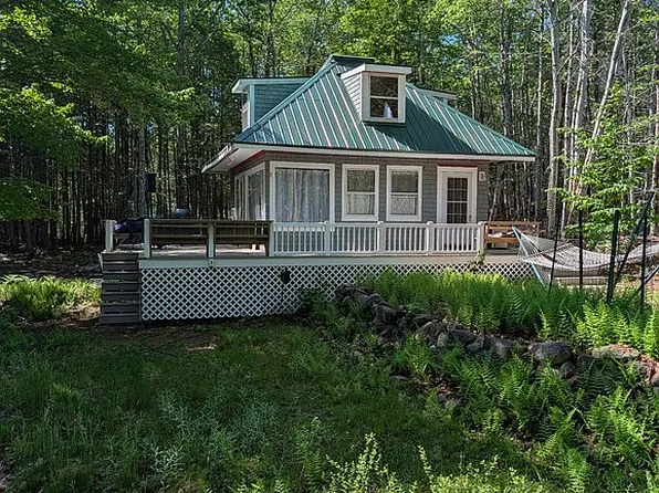 26 Ridge Rd, Frye Island, ME 04071