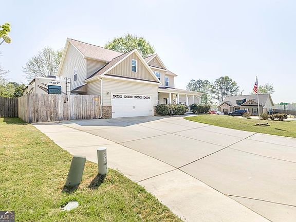 4th image of 400 Ansley Ave