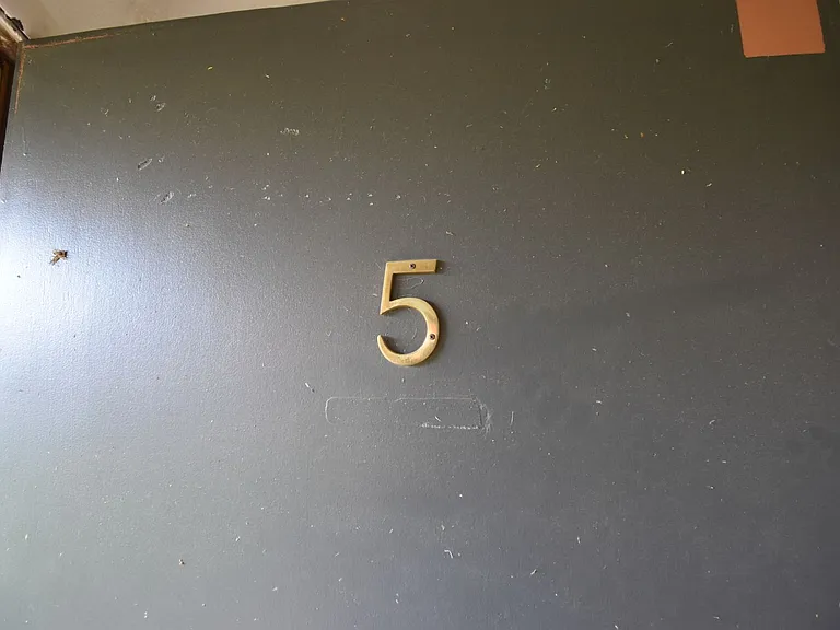 911-933 Portland Place — Photo 4