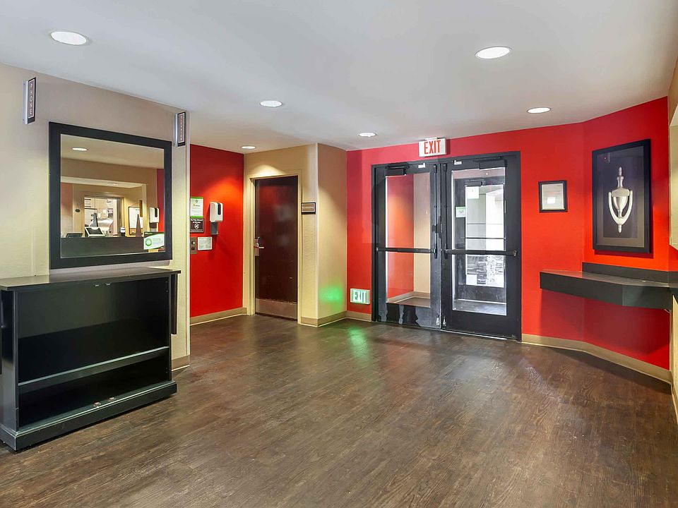 Lobby and Guest Check-in