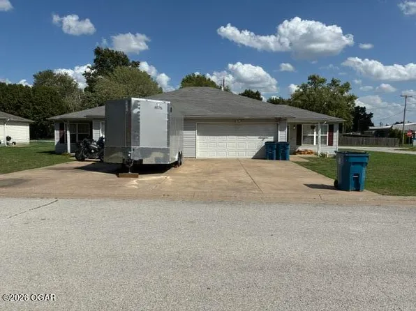 203-205 Haley Pl, Carl Junction, MO 64834