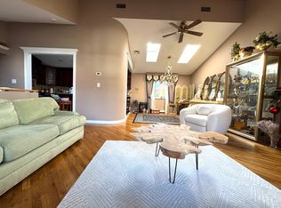 100 Maple St, Roslyn Heights, NY 11577