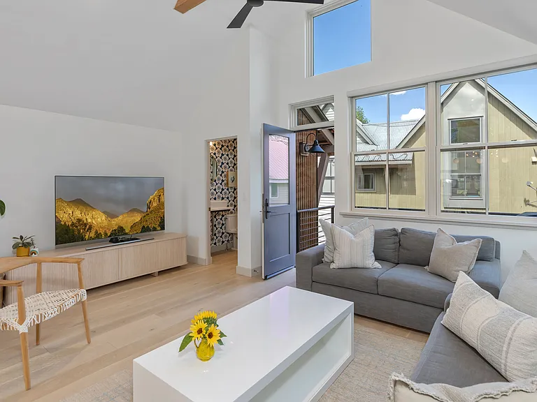 240 S Mahoney Dr #8 — Photo 9