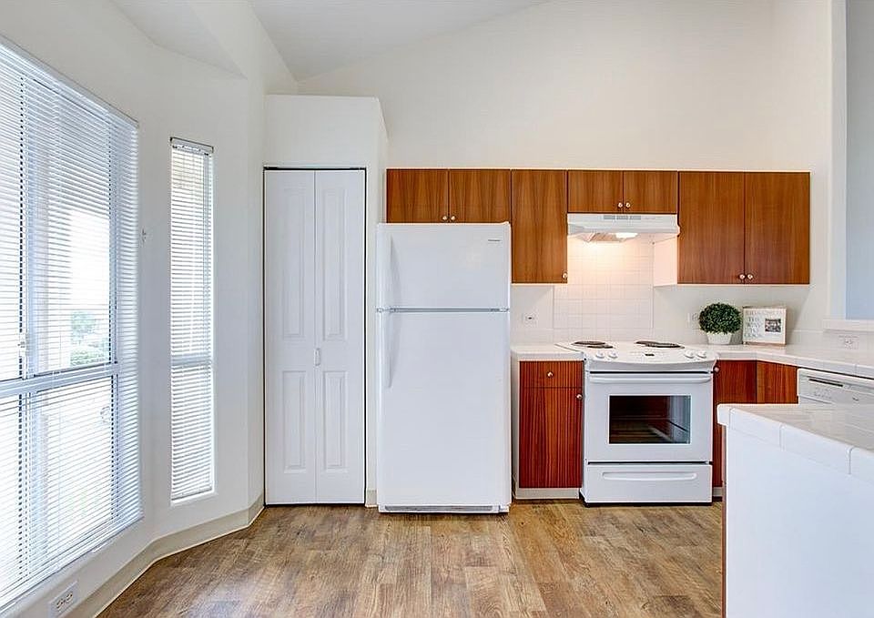 1st image of 75-6081 Alii Dr APT Nn204