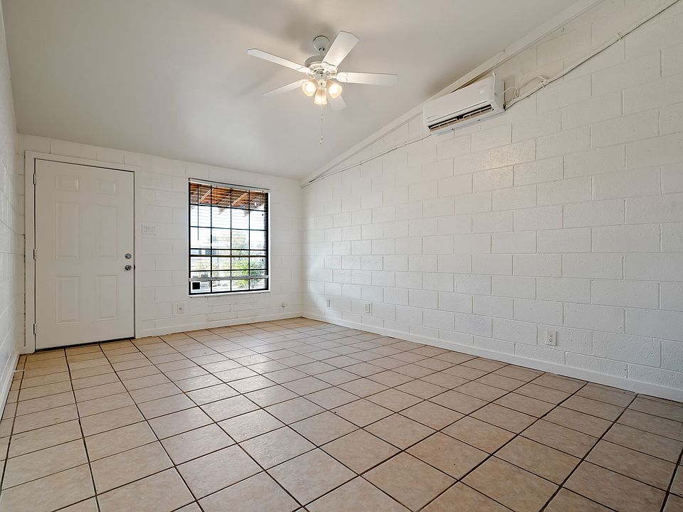 9-web-or-mls-2444 E Danbury Rd 4--5_12202024