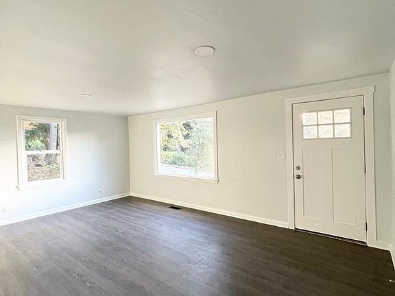 Entrance / living room