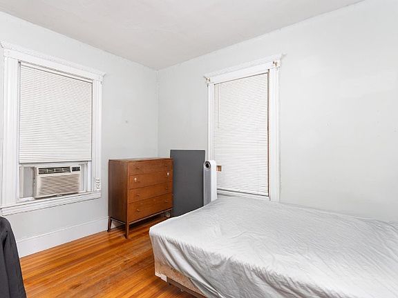 5th image of 142 Calumet St #1F