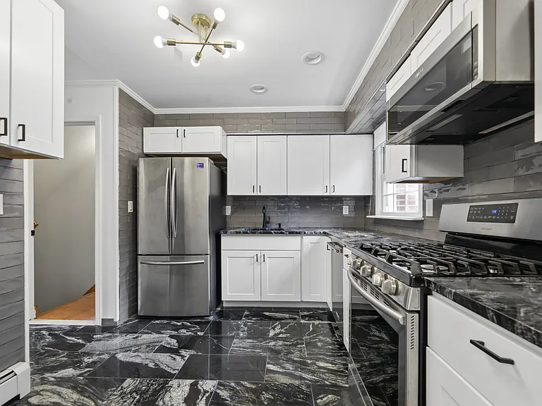 81 Cortlandt Pl — Photo 7