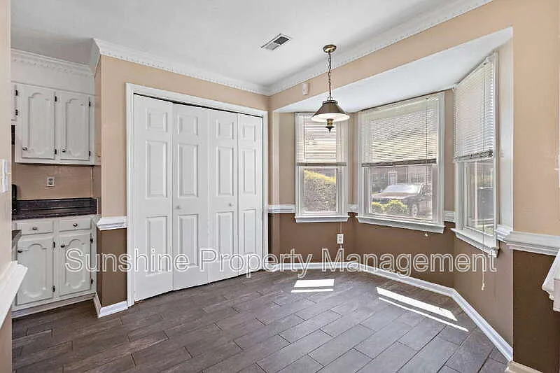2 bed, 2.5 bath, 1300 sqft, $1,600 — Photo 2