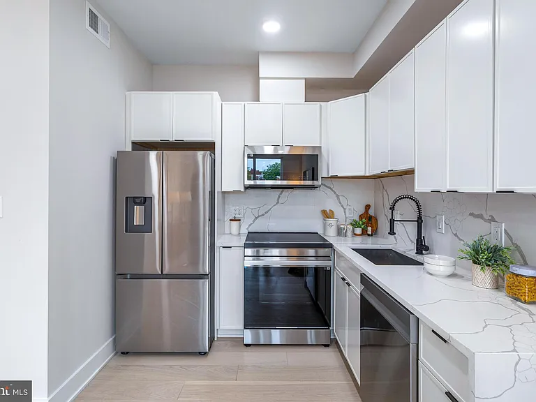 1516 E Capitol St NE #10 — Photo 9