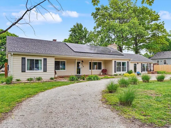 916 Baker St, Baldwin City, KS 66006