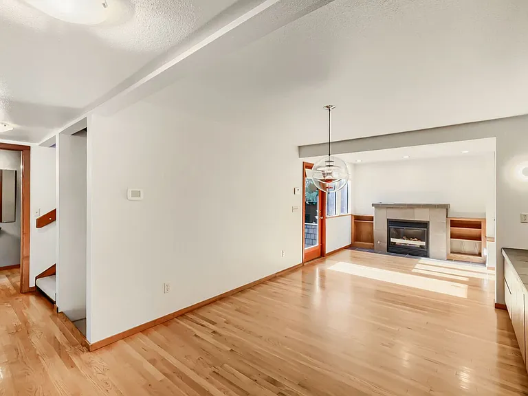 2532 E McGraw St — Photo 28
