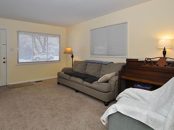 4th image of 5169 S Charlotte Ave