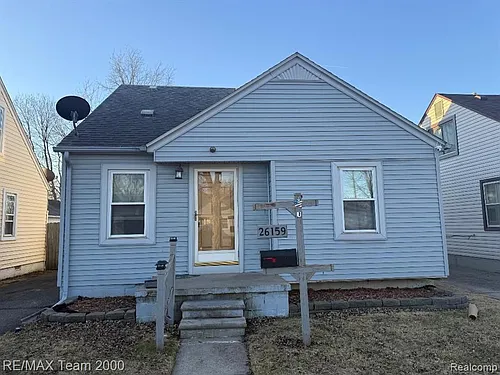 26159 Hanover St Photo 1