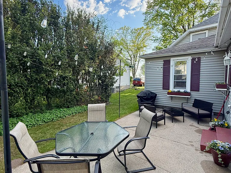 N Lakeshore Dr — Photo 9