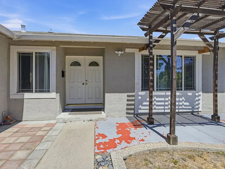 663 Albion Dr — Photo 7