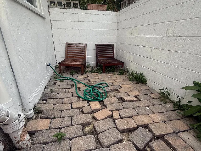 1521 Montrose St — Photo 8