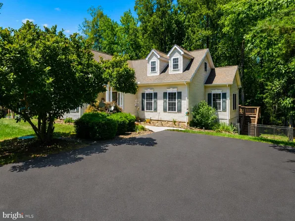 38 Jerdone Island Dr, Bumpass, VA 23024