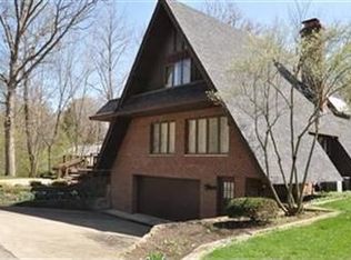9711 E River Rd N, Olmsted Falls, OH