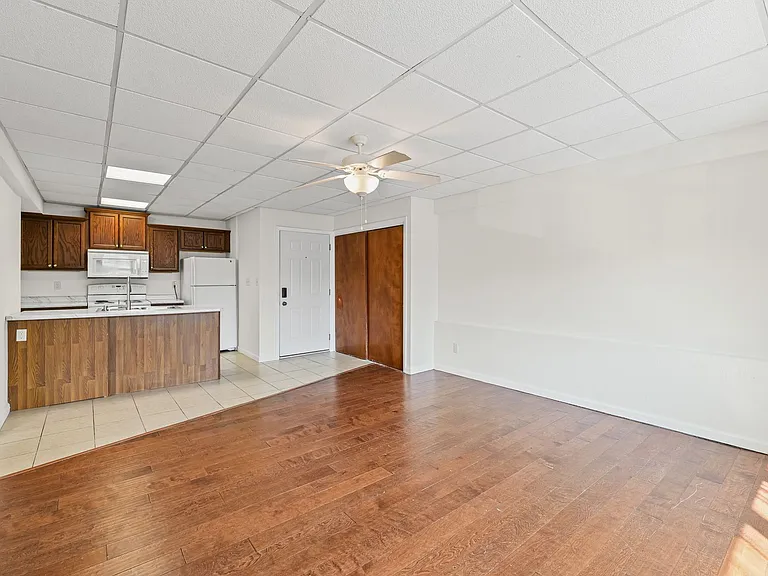 811 W Springfield — Photo 15