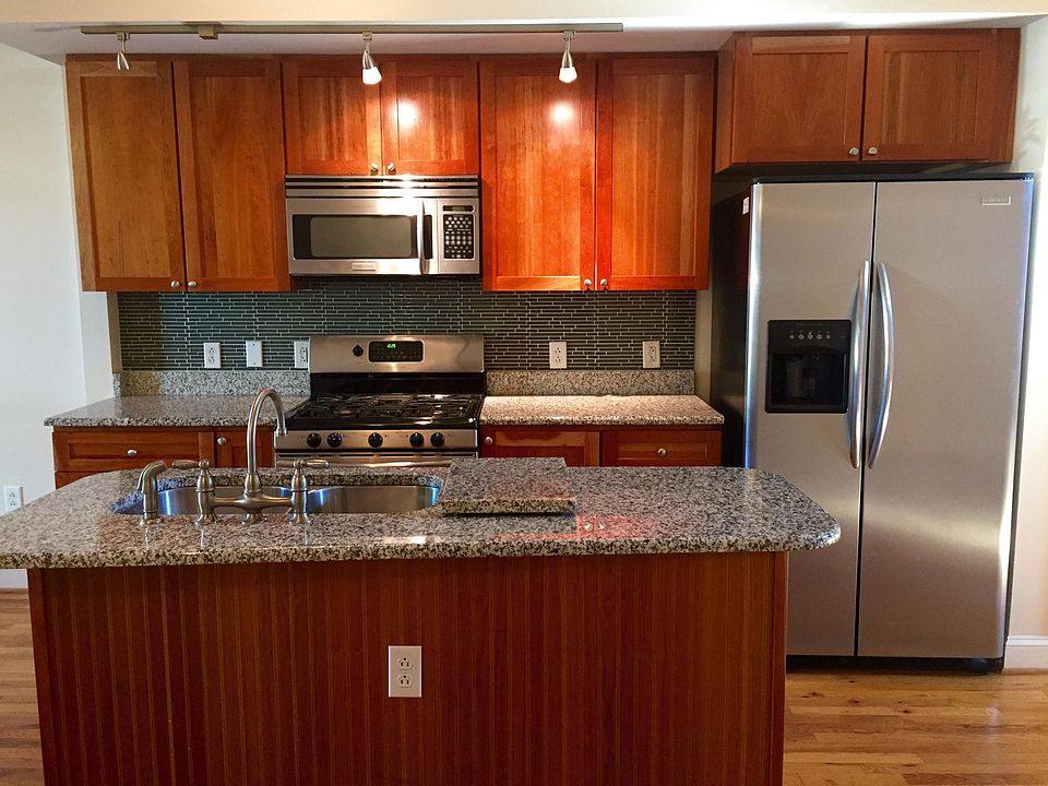 1st image of 9 N Vine St