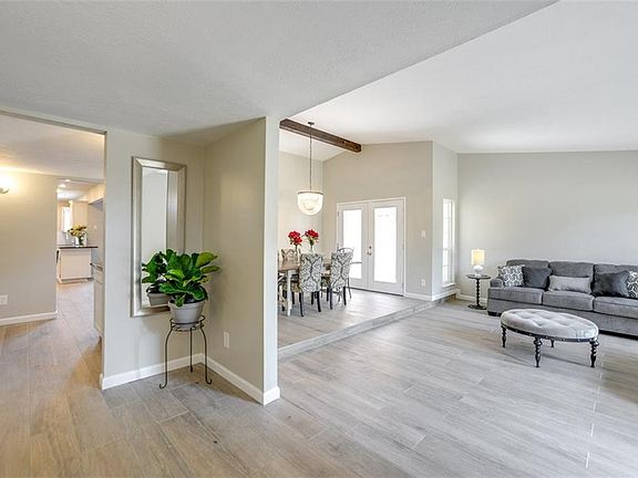 3rd image of 432 Woodway Dr