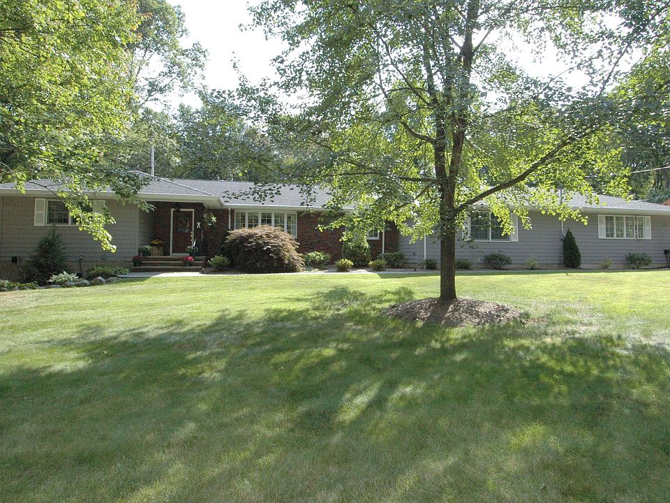 3 BEDROOM 3 FULL BATH LOCATED IN DONNYBROOK SECTION OF MONTVALE